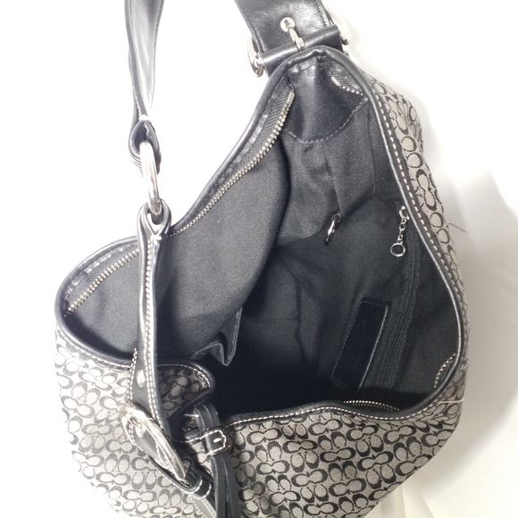 Coach Signature C Hobo Style shoulder purse - Picture 6 of 8